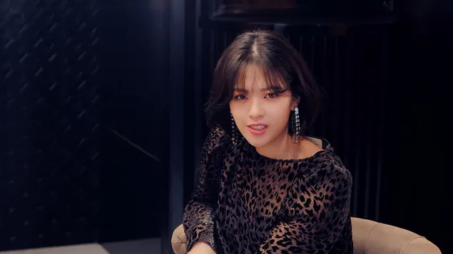 Jeongyeon dalam Pemotretan MV 'Fake & True' dari Twice (Band K-Pop) 4K wallpaper