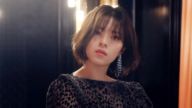 Jeongyeon ב-'Fake & True' MV Shoot מ-Twice (להקת K-Pop) 4K טפט