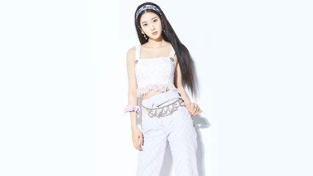 Jiho ใน MV Shoot 'Nonstop' (2020) จาก 'Oh My Girl' (วงดนตรีเคป๊อป) 8K วอลเปเปอร์