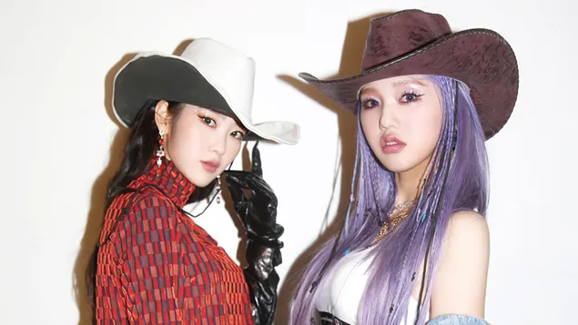 'Oh My Girl'(K-Pop 밴드)의 'Nonstop' MV 촬영(2020)에서 Mimi와 함께 지호 4K 배경화면