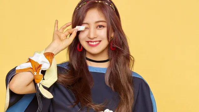 K팝 밴드 '트와이스'의 지효 4K 배경화면