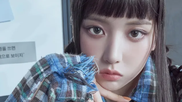 來自 NMIXX（Kpop 樂隊）的 Jiwoo 在 Love Me Like This MV Shoot（Expergo 專輯）中 4K 壁紙