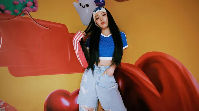 來自 NMIXX（Kpop 樂隊）的 Jiwoo 在 Young, Dumb, Stupid MV Shoot 中 4K 壁紙