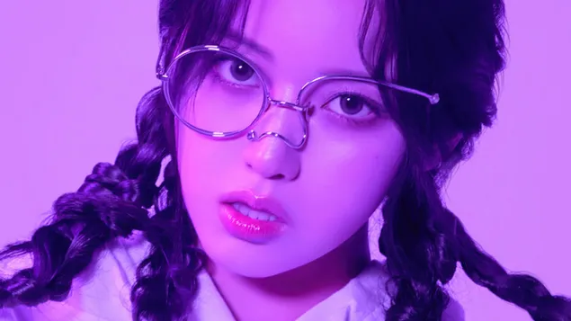 來自 NMIXX（Kpop 樂隊）的 Jiwoo - Love Me Like This MV Shoot（Expergo 專輯） 4K 壁紙