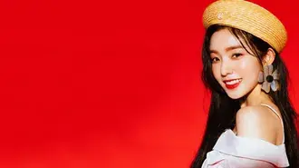 Trupa K-pop „Red Velvet” Irene în MV „Power Up”. 4K imagine de fundal