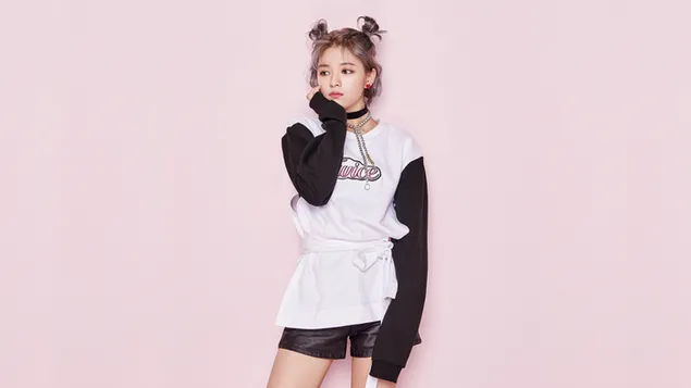 K-pop Band 'Twice' Jeongyeon di 'Twicecoaster: Lane 2' Pemotretan 8K wallpaper