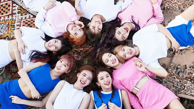 K-pop 그룹 - TWICE 화려한 멤버들 4K 배경화면