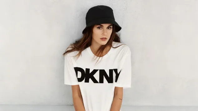 Kaia Gerber | DKNY Lenteskiet 4K muurpapier