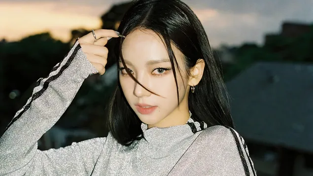 来自 Aespa（Kpop 乐队）的 Karina 在“我的世界”专辑拍摄中 4K 壁纸