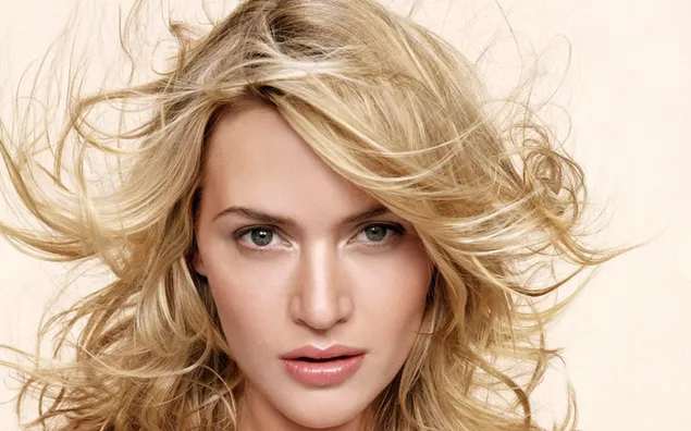Kate Winslet unordentliches blondes Haarporträt