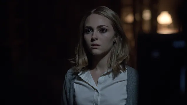 Katherine Gordy จาก Down a Dark Hall 4K วอลเปเปอร์