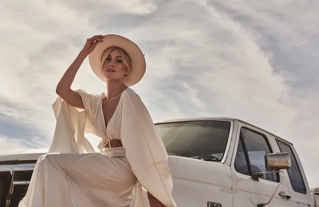 كاثرين مكنمارا - تصوير مجلة Euphoria 4K خلفية