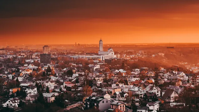 Kaunas orangefarbenes Sonnenuntergangsstadtbild
