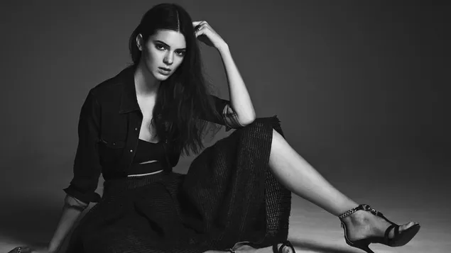 Kendall Jenner tạo dáng đen trắng trong chiếc váy đen tuyệt đẹp tải xuống