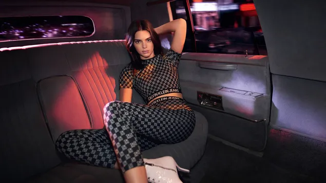 Kendall Jenner | Calvin Klein Fotoshooting herunterladen