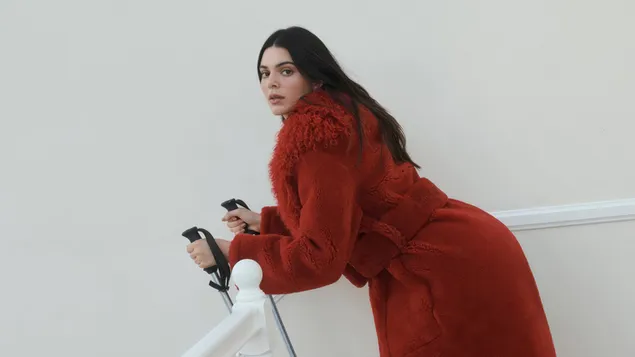 kendall jenner - jacquemus guirlanden lomakuvaus lataa