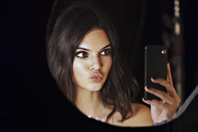 Kendall Jenners schattige spiegelselfie