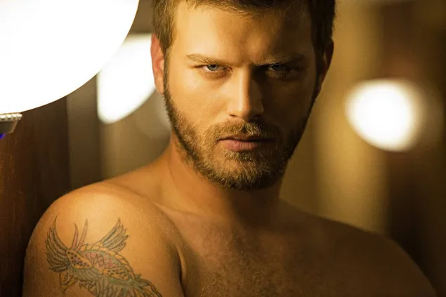 kivanc tatlitug foto topless - model dhe aktor shkarkim