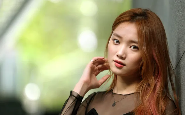 韩国女演员兼歌手 - 李圣京 4K 壁纸