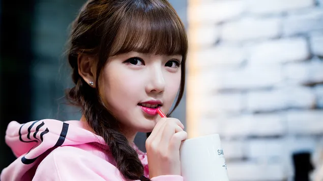 gfriendin (k-pop band) korealainen laulaja ''yerin'' lataa