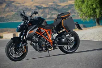 Tapeta KTM 1290 Super Duke R se zadními vaky 2K