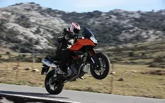 Tapeta Jedno kolo KTM 990 SMT 2K