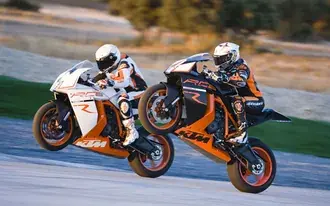 Tapeta Závod KTM 2K