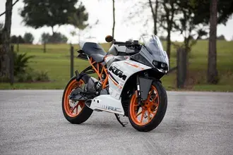 Tapeta KTM RC 200 oranžová a bílá 4K