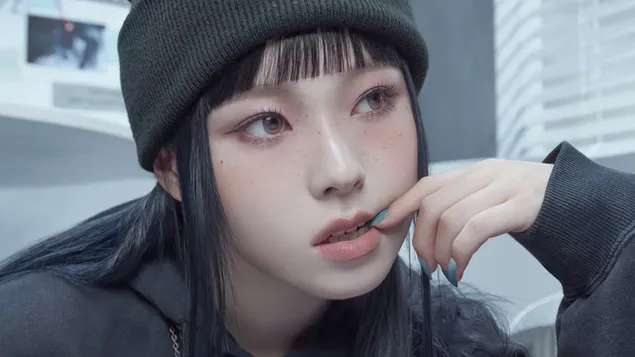 Kyujin من NMIXX (فرقة Kpop) | أحبني مثل هذا التصوير MV 4K خلفية