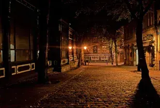Tapeta lampa osvětlující ulici v noci 4K
