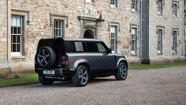 Land Rover Defender V8 2022 SUV achter- en zijaanzicht