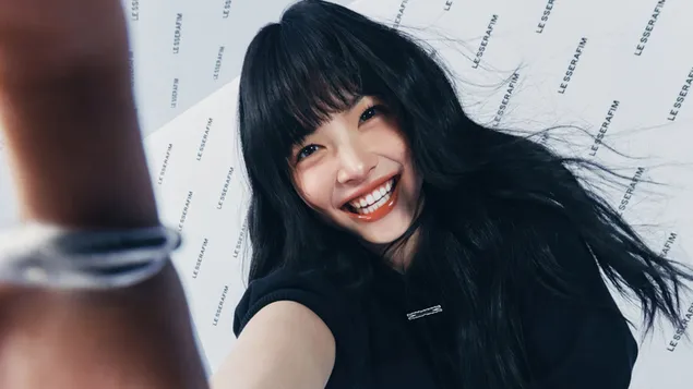 LE SSERAFIM 为 Unforgiven MV (Dewy Sage Vers.) 拍摄的 Enchae 4K 壁纸