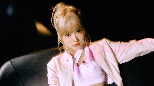 Eunchae של LE SSERAFIM - צילום MV מושלם ללילה 4K טפט