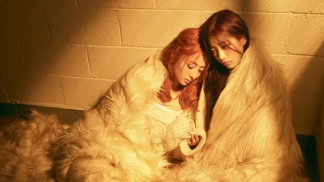 Kazuha LE SSERAFIM bersama Yunjin | Album Mudah (Sheer Myrrh Ver.) Shoot 4K kertas dinding