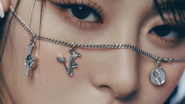 le sserafim'den yunjin | affedilmeyen mv (dusty amber vers.) cekimi indir