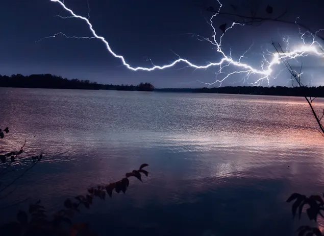 Lightning at the lake  download