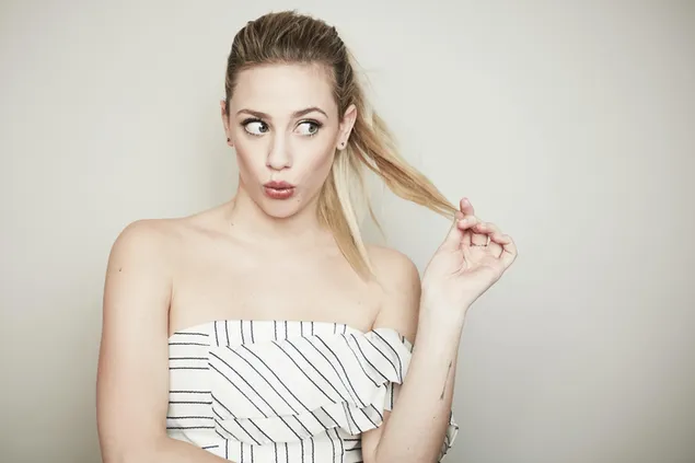 「リリ・ラインハート」のクレイジーなルックス - アメリカの女優 8K 壁紙