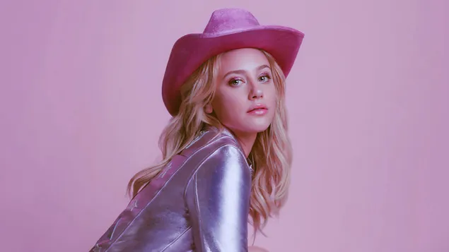 'Lili Reinhart' en la sesión de fotos de Pink Day 4K fondo de pantalla