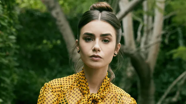 'Lily Collins' dalam Penggambaran Muka Depan Majalah Belakang 2K kertas dinding