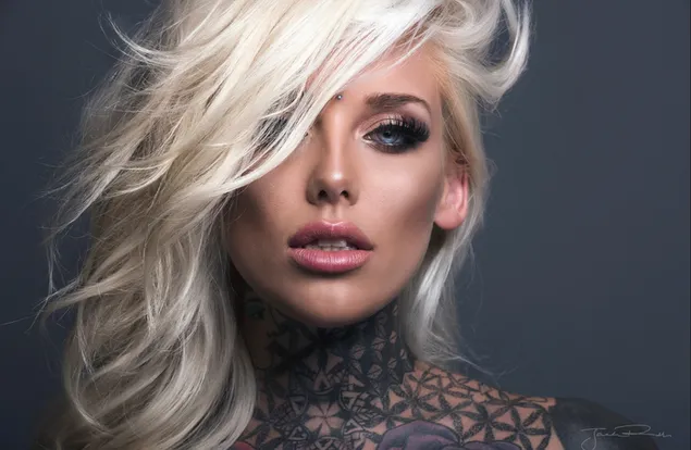 linda chica con tatuaje descargar