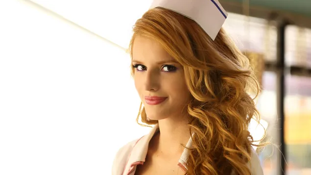 Linda enfermera 'Bella Thorne' | actriz estadounidense