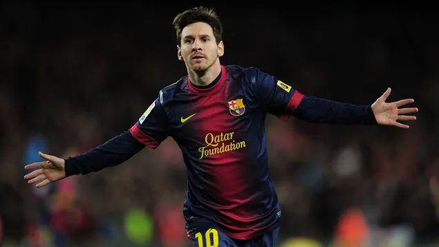 Lionel Messi im Barcelona-Trikot, der glücklich im Stadion ist