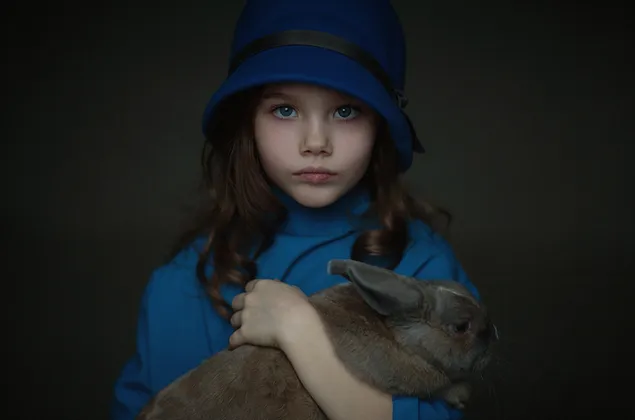 Cô gái nhỏ với thỏ tải xuống