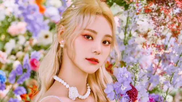 Loonos Jinsoul filme „Flip That“ MV fotosesijoje 4K ekrano užsklanda