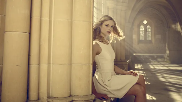 לוסי פריי באקדמיית הערפדים 6K טפט