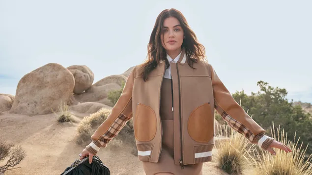 Lucy Hale - Këngëtarja Amerikane 2K sfond