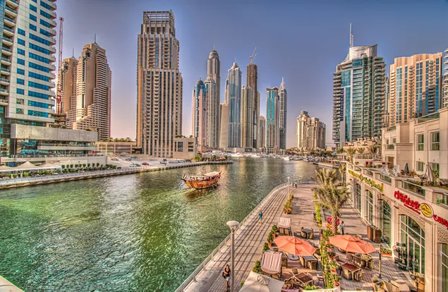 Lujoso puerto deportivo de Dubái y el canal