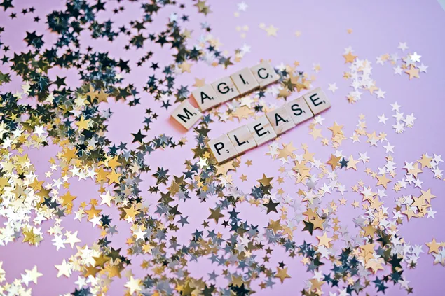 Magic Please fliser scrabble omgitt av glitterstjerne i rosa bakgrunn 4K bakgrunn