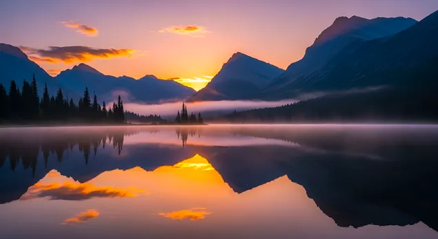 壮丽山湖日出：雾气缭绕的湖面倒映着绚丽的天空 4K 壁纸