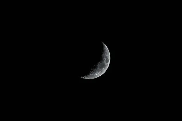 Majestueus uitzicht op de halve maan in de donkere nachthemel 4K achtergrond